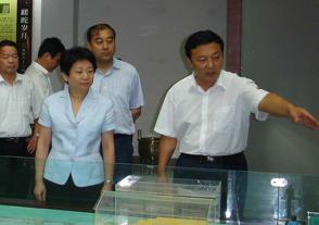 2009年8月6日，時(shí)任江蘇省委常委、副省長(cháng)黃莉新視察今世緣。